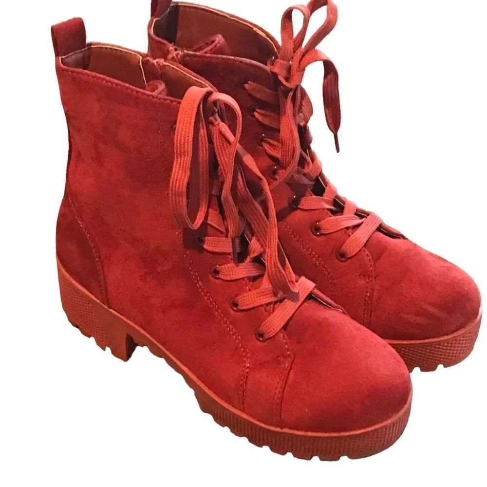 Uniladynsoze 8 red sided lace up boots excellent condition